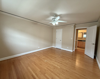 5029 N East River Road - Photo Thumbnail 12