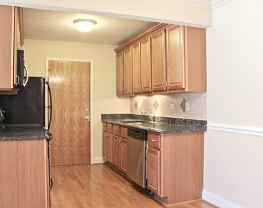5029 N East River Road - Photo Thumbnail 8
