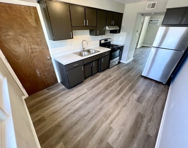 5849 S Francisco Avenue - Photo Thumbnail 2
