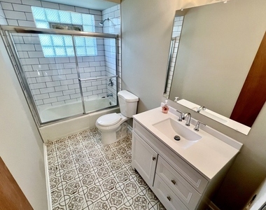 5849 S Francisco Avenue - Photo Thumbnail 6