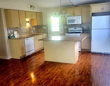 10408 Cindy Jo Avenue - Photo Thumbnail 4