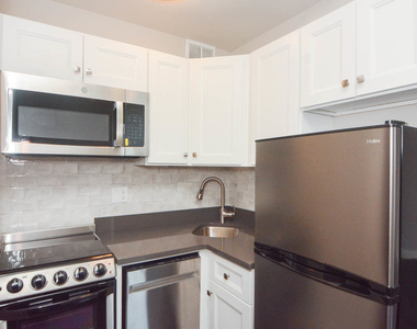 640 W Wrightwood Avenue - Photo Thumbnail 2