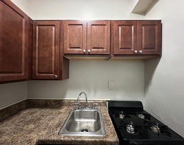 661 W Sheridan Road - Photo Thumbnail 4