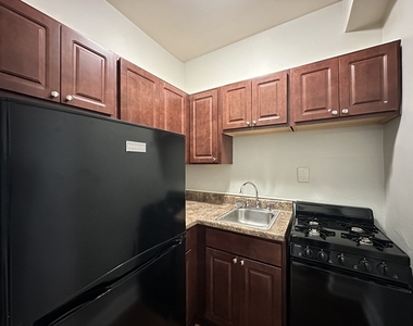 661 W Sheridan Road - Photo Thumbnail 2