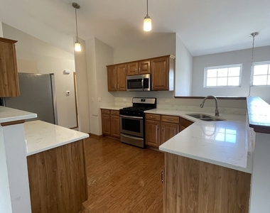 3609 Roanoke Avenue - Photo Thumbnail 5