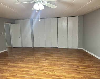 18 E Old Willow Road - Photo Thumbnail 11