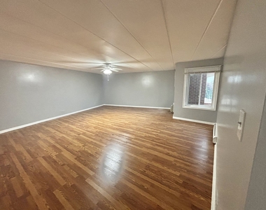 18 E Old Willow Road - Photo Thumbnail 10