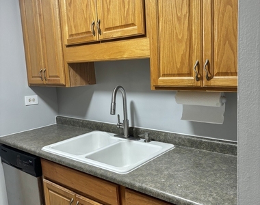 18 E Old Willow Road - Photo Thumbnail 4