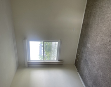 1964 Crescent Lane - Photo Thumbnail 9