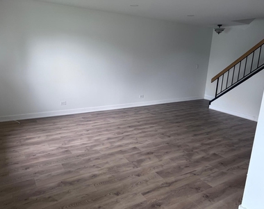305 Northwestern Court - Photo Thumbnail 10