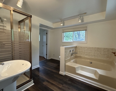 637 W Main Street - Photo Thumbnail 6