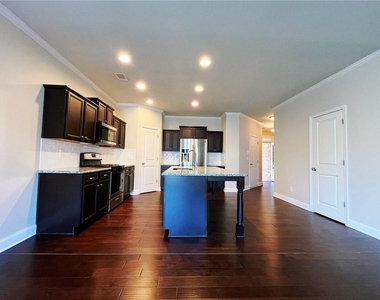 330 Holdings Drive - Photo Thumbnail 6