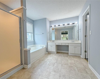 11545 Carriage Park Lane - Photo Thumbnail 18