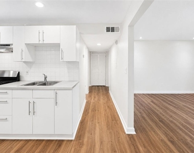 3193 E Point Street - Photo Thumbnail 9