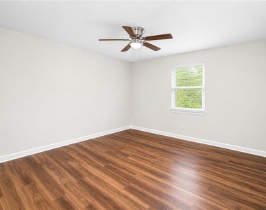 3193 E Point Street - Photo Thumbnail 15