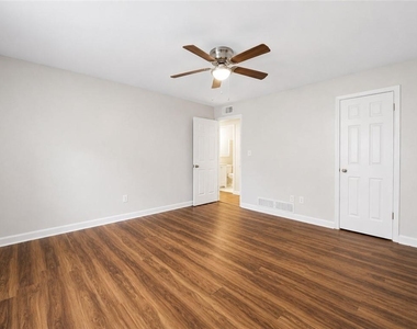 3193 E Point Street - Photo Thumbnail 16
