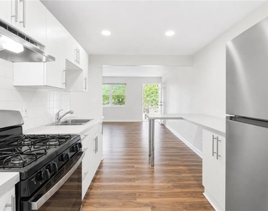 3193 E Point Street - Photo Thumbnail 8