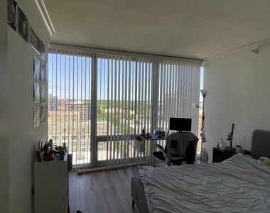 807 Davis Street - Photo Thumbnail 7