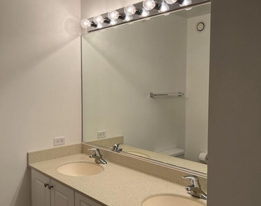 807 Davis Street - Photo Thumbnail 10