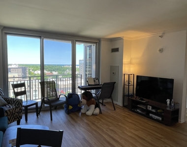 807 Davis Street - Photo Thumbnail 4