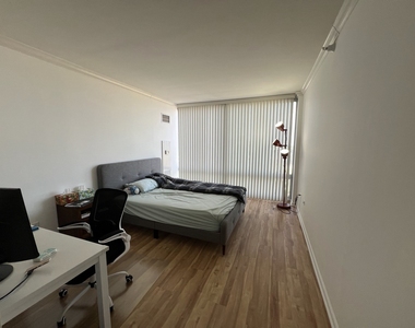 807 Davis Street - Photo Thumbnail 6