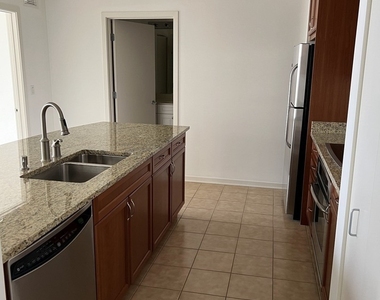 807 Davis Street - Photo Thumbnail 2