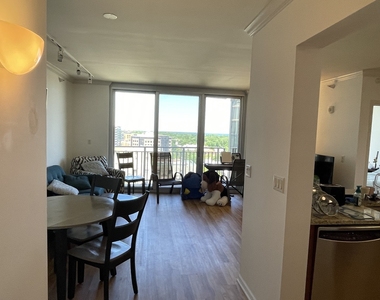 807 Davis Street - Photo Thumbnail 3