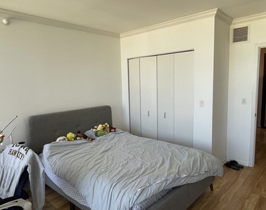 807 Davis Street - Photo Thumbnail 11