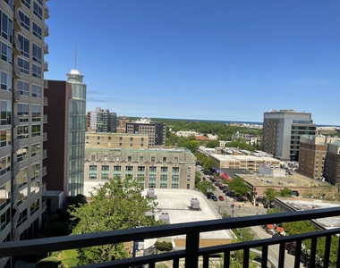 807 Davis Street - Photo Thumbnail 13
