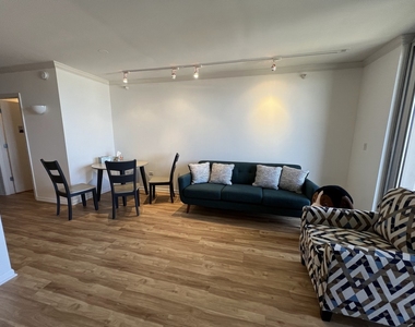 807 Davis Street - Photo Thumbnail 5