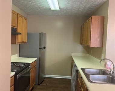 5869 Strathmoor Manor Circle - Photo Thumbnail 4