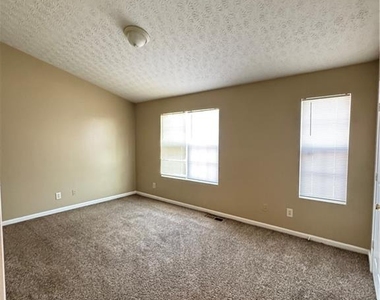 5869 Strathmoor Manor Circle - Photo Thumbnail 9