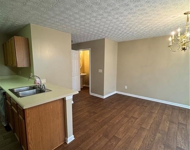 5869 Strathmoor Manor Circle - Photo Thumbnail 5