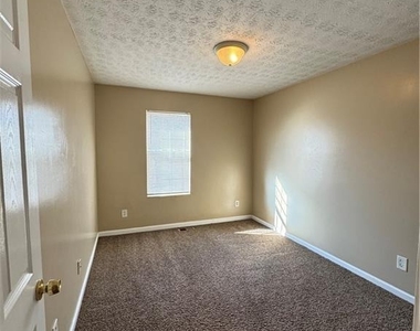 5869 Strathmoor Manor Circle - Photo Thumbnail 8
