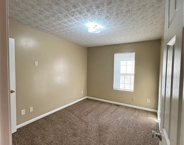 5869 Strathmoor Manor Circle - Photo Thumbnail 10