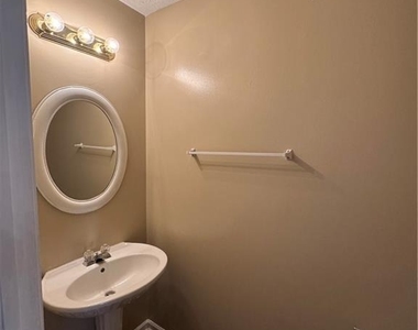5869 Strathmoor Manor Circle - Photo Thumbnail 6