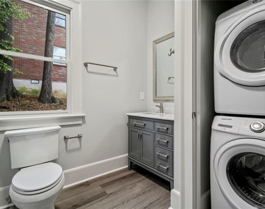 940 St Charles Avenue Ne - Photo Thumbnail 10