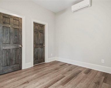 940 St Charles Avenue Ne - Photo Thumbnail 7