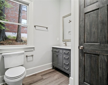 940 St Charles Avenue Ne - Photo Thumbnail 9