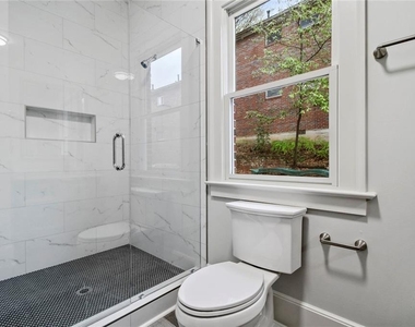 940 St Charles Avenue Ne - Photo Thumbnail 11