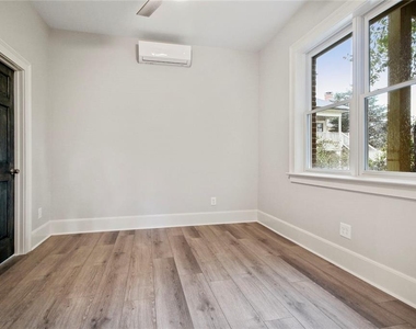 940 St Charles Avenue Ne - Photo Thumbnail 5