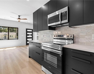 646 Robert Street Nw - Photo Thumbnail 8