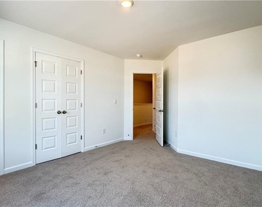 709 Alburgh Alley - Photo Thumbnail 23