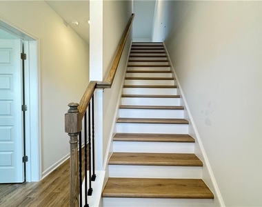 709 Alburgh Alley - Photo Thumbnail 5
