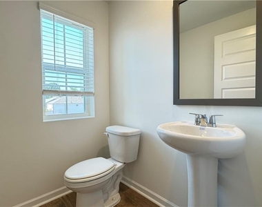 709 Alburgh Alley - Photo Thumbnail 13