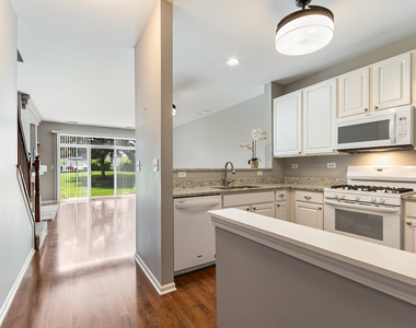 913 Genesee Drive - Photo Thumbnail 5