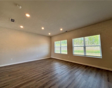 101 Lavender Circle - Photo Thumbnail 4