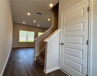 101 Lavender Circle - Photo Thumbnail 2