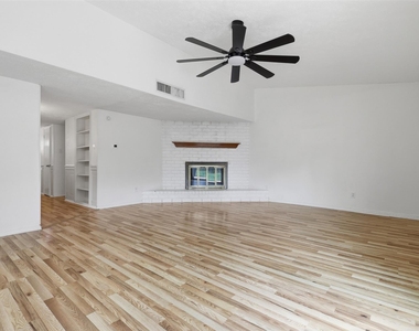 4035 Cypressdale Drive - Photo Thumbnail 2
