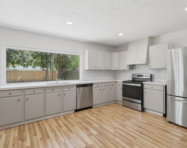 4035 Cypressdale Drive - Photo Thumbnail 6